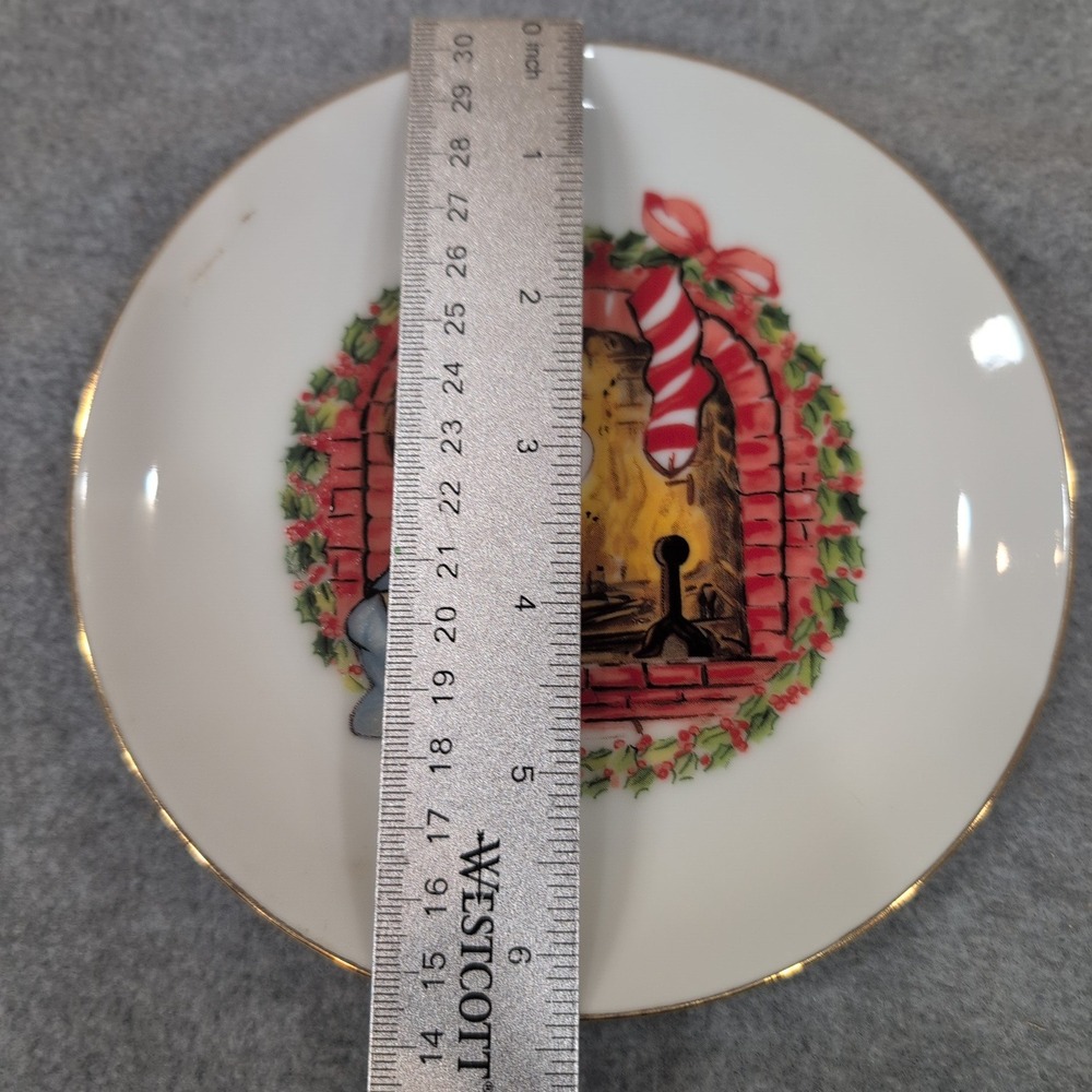 Fine Porcelain Decorative Jasco 1982 Plate Japan Child Boy at Fireplace Stocking - Picture 5 of 5